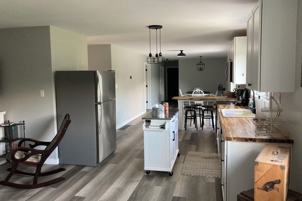 Open concept kitchen & dining room great for socializing with friends & family.