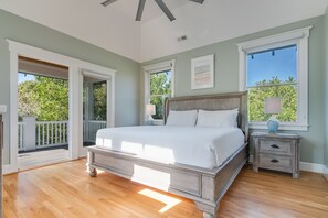 6 bedrooms, iron/ironing board, WiFi, bed sheets