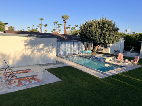 PALM SPRINGS MOVIE COLONY STUDIO APARTMENT