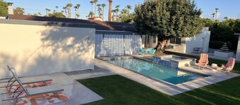 PALM SPRINGS MOVIE COLONY STUDIO APARTMENT