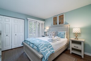 2 bedrooms, free WiFi, bed sheets - 2 BR/2BA Courtside Villa! Amenity Cards! Dog Friendly! Screen Porch! Tennis Court Views! (Seabrook Island)