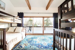 4 bedrooms, desk, iron/ironing board, travel cot