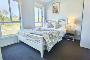 4 bedrooms, iron/ironing board, WiFi, bed sheets