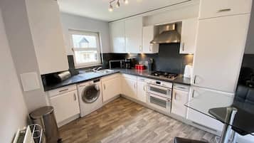 Fridge, microwave, oven, coffee/tea maker