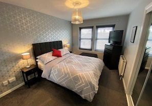 2 bedrooms, iron/ironing board, WiFi, bed sheets - NEW Super 2 Bedroom Flat in Falkirk (Falkirk)