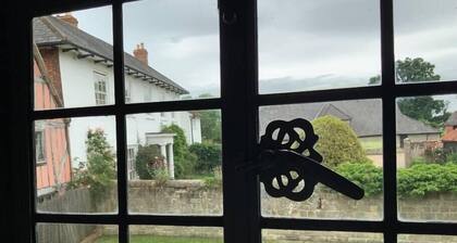 Delightful 4BD Home full of Flair Edenbridge Kent