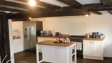 Refrigerador, microondas, horno y lavavajillas