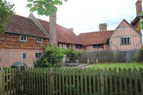 Delightful 4BD Home full of Flair Edenbridge Kent