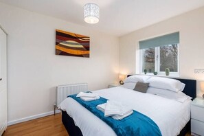 3 bedrooms, iron/ironing board, WiFi, bed sheets