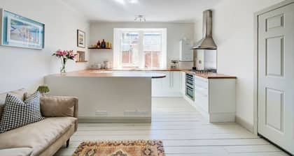 Stylish 1BD Seaside Flat North Berwick