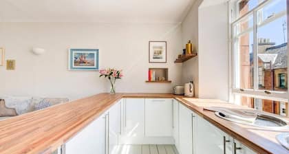 Stylish 1BD Seaside Flat North Berwick