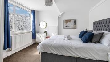 2 bedrooms, iron/ironing board, WiFi, bed sheets