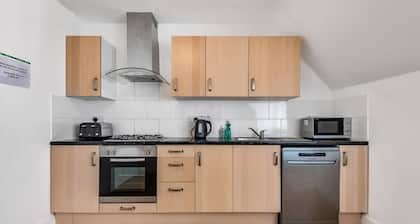 Stunning and Stylish 2BD Flat Paignton Devon
