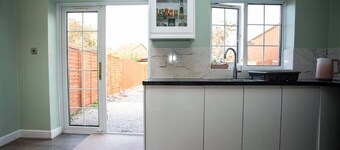 Cozy 3-Bedroom Home in Luton