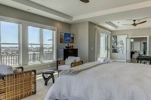 8 bedrooms, desk, WiFi, bed sheets