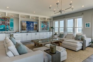 Smart TV, DVD player, mesa de pingue-pongue, aparelho de som