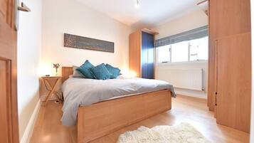 3 bedrooms, iron/ironing board, WiFi, bed sheets