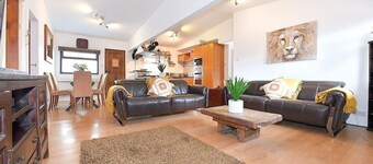 Gorgeous 3BD Cottage with Parking Nr Guildford