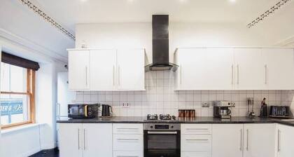 Charming 2 Bedroom Flat in the Heart of Kirriemuir