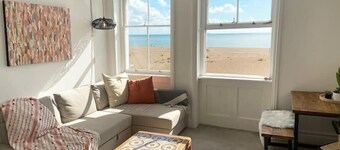Spacious 2BD Flat with Stunning Views Folkestone