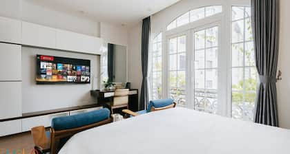 HoLo Central Hanoi - Serviced HomeStay