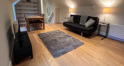 NEW 1BD Contemporary Flat Upper Dunblane