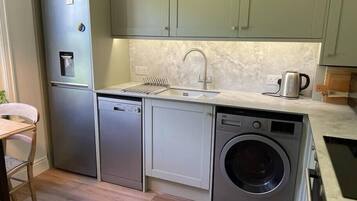 冰箱、烤箱、洗碗机、烤面包机