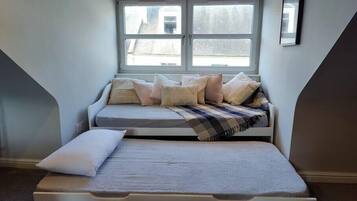 2 bedrooms, iron/ironing board, travel cot, WiFi