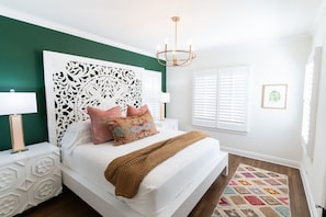 3 bedrooms, travel cot, free WiFi, bed sheets