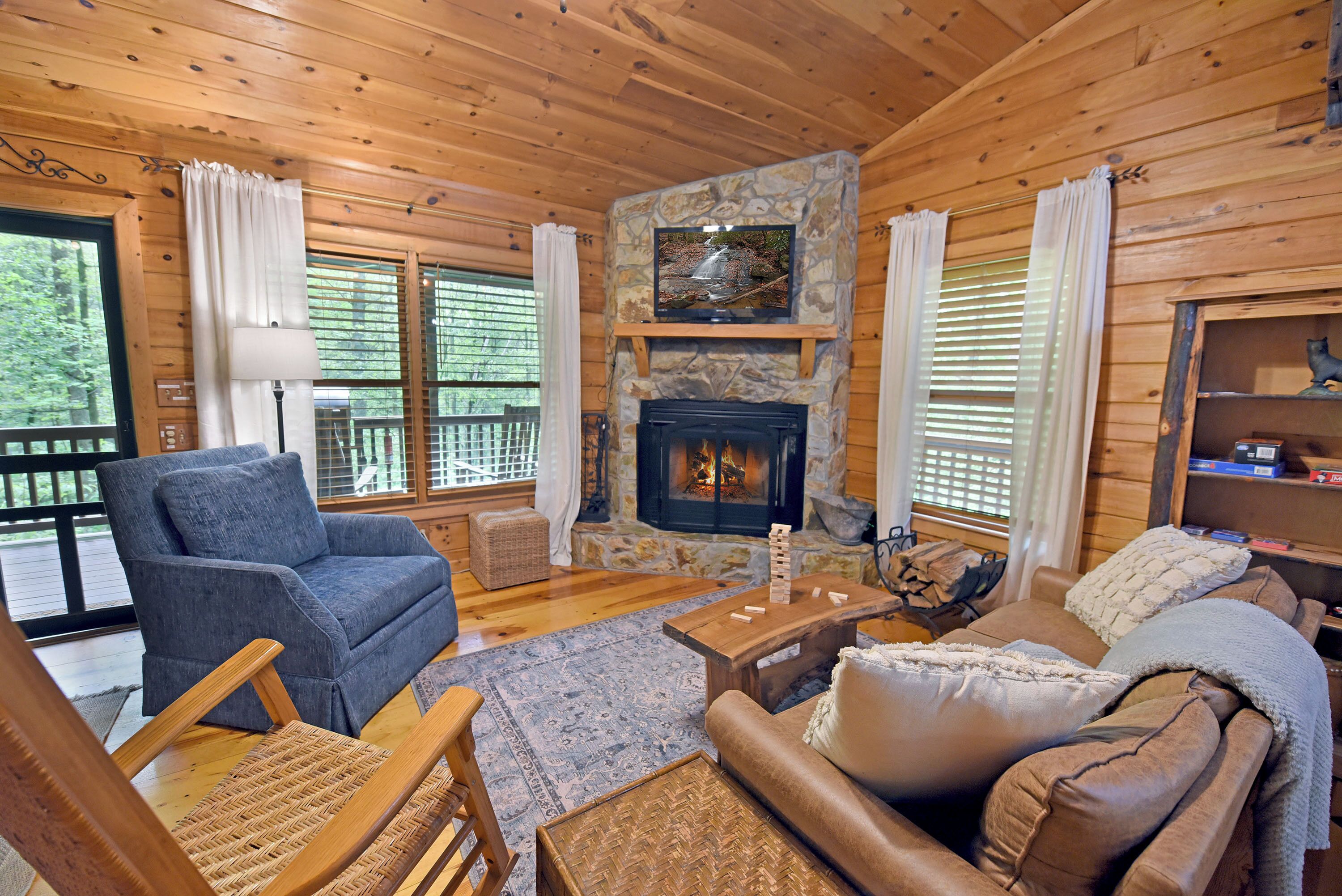 智能电视、壁炉