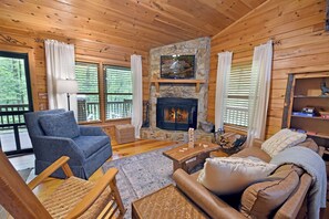 Smart TV, fireplace - "Fireside Nights & Hot Tub Dreams" (Cherry Log)