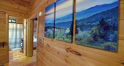 Secluded Cabin Retreat Surrounded by Gorgeous Fall Foliage w/Hot Tub +Fire Pit