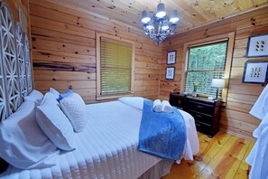 2 bedrooms, desk, iron/ironing board, WiFi