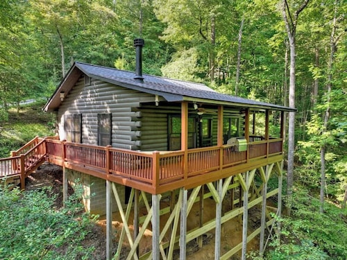 Hidden Gem Near Blue Ridge – Hot Tub, Views & Mountain Charm