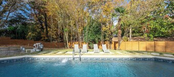 Luxury Home for 8 w/Pool/Gym/Tub