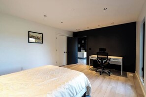 4 bedrooms, desk, iron/ironing board, WiFi