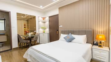 Ropa de cama de alta calidad, colchones con pillow-top y minibar