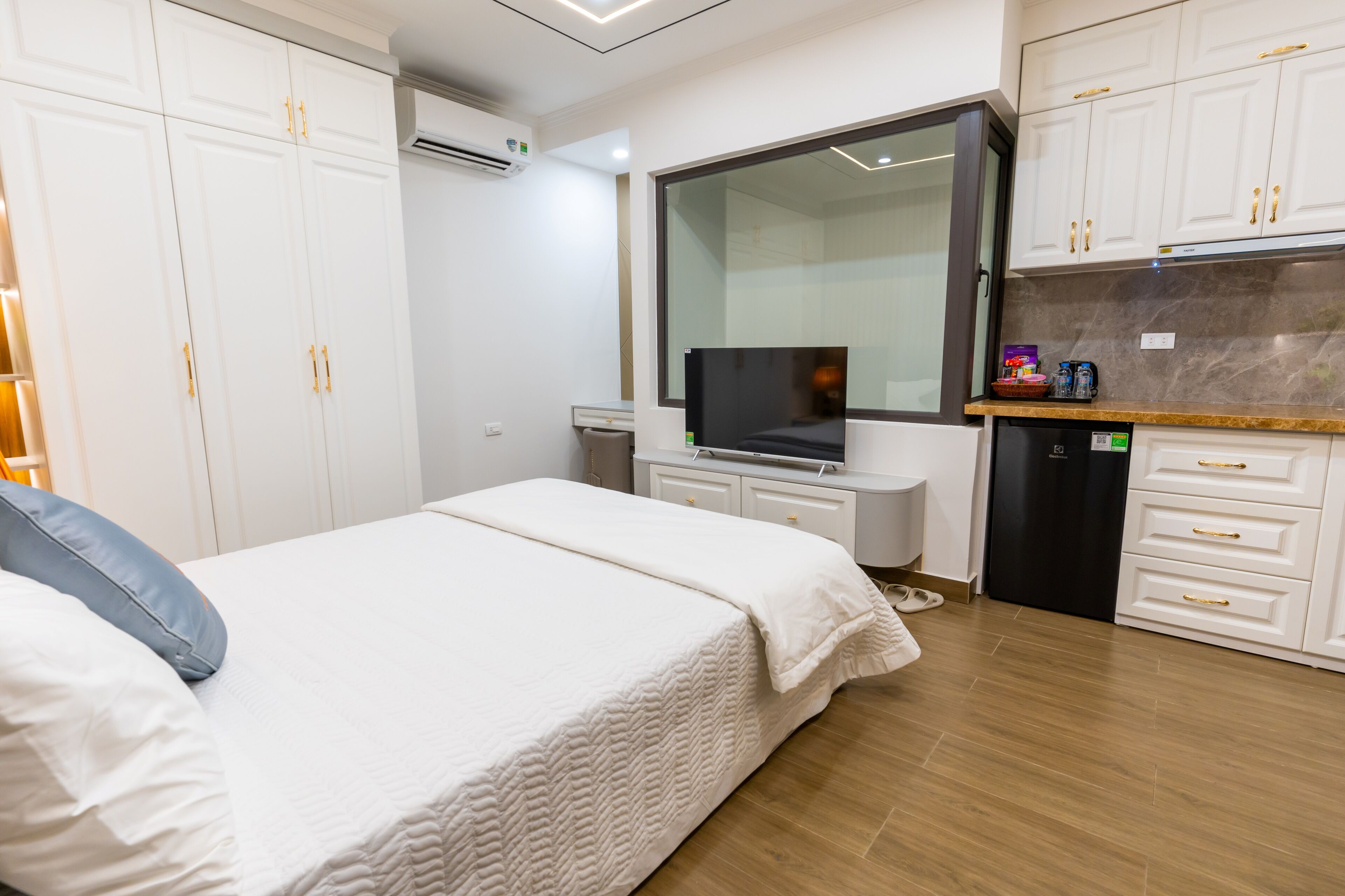 basic studio | premium bedding, pillow-top beds, minibar, laptop workspace