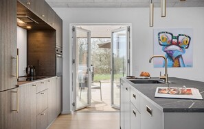 Fridge, stovetop, dishwasher, coffee/tea maker - Beautiful home in Børkop with kitchen (Børkop)
