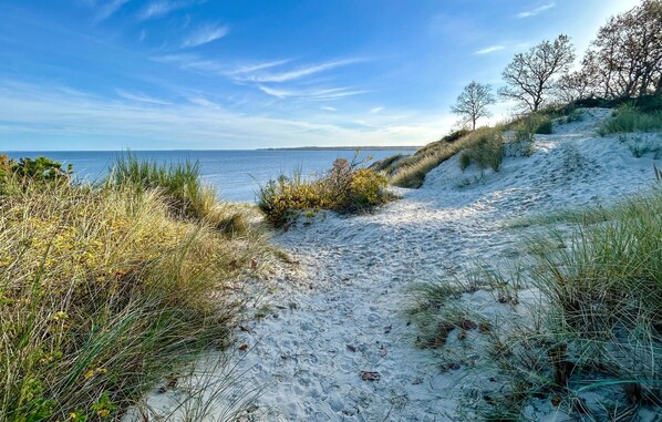 Beach nearby - Beautiful home in Børkop with kitchen (Børkop)
