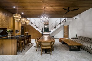 Villa Deluxe - 3 sovrum - privat pool - utsikt mot poolen | Matsal