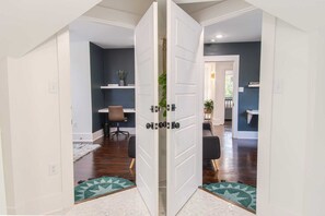 Interior - Family-sized Historic Sallie Peay House! 10 mins walk to Children's Hospital! (Little Rock)