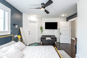 5 bedrooms, desk, iron/ironing board, travel cot