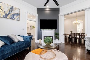 Smart TV, fireplace, table tennis, books - Family-sized Historic Sallie Peay House! 10 mins walk to Children's Hospital! (Little Rock)