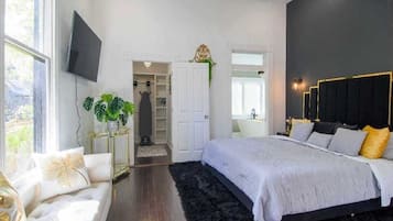 5 bedrooms, desk, iron/ironing board, travel crib