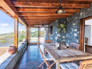 Outdoor dining - Casa Pedrito by Huskalia (Los Llanos de Aridane)