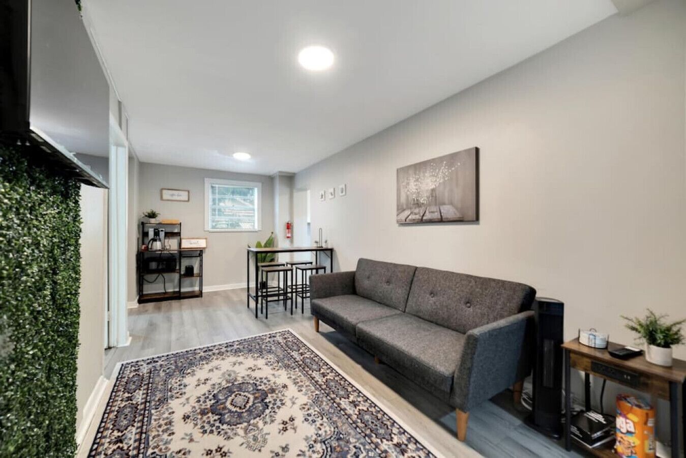 Tampa's Finest: Modern 2-BR Retreat Near Top Attractions!