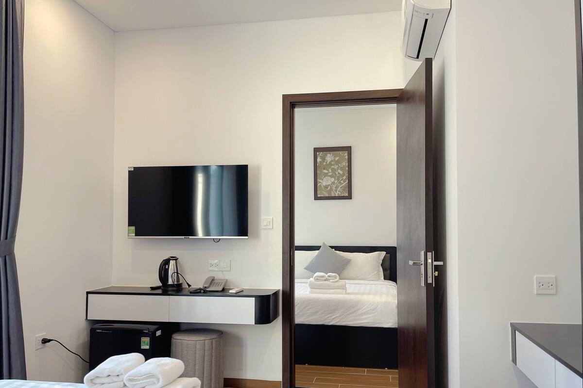 Phòng Suite dành cho gia đình | Bộ đồ giường cao cấp, nệm có lớp đệm bông, minibar, bàn