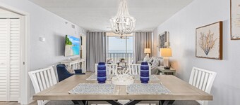 102 Beachfront Condo: Views, Heated Pool, Walk to Dwtn
