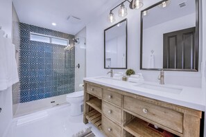Hair dryer, towels - THE Fun House-FULL Arcade, LUX backyard, Sleeps 14 (Indio)